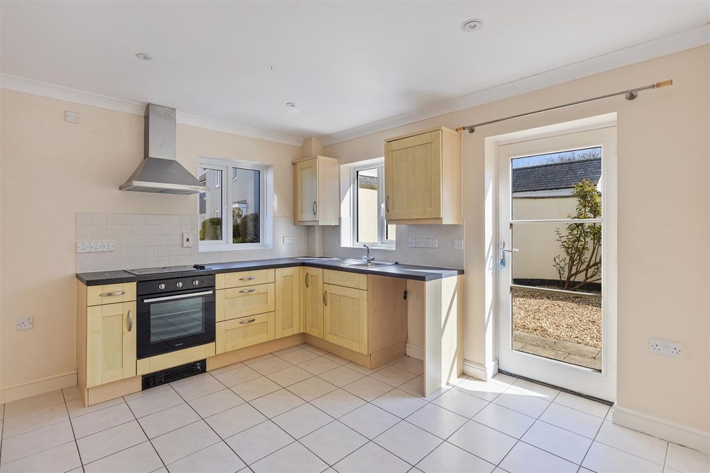 Property photo 2 of 13 Kitchen