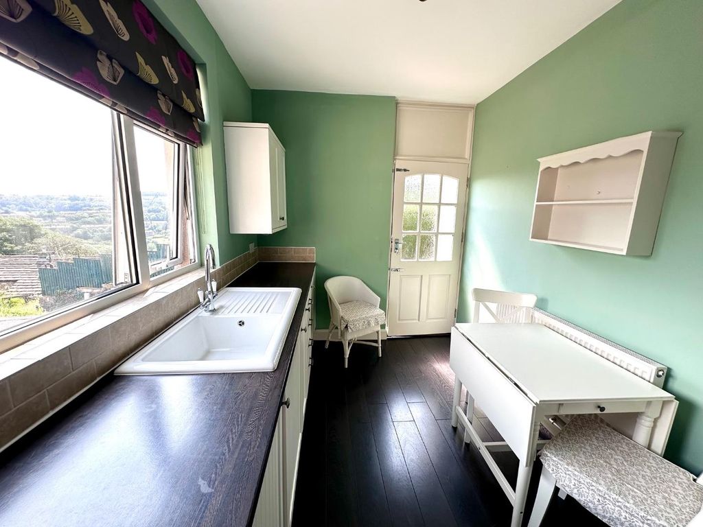 Property photo 3 of 25 Dining/ Kitchen
