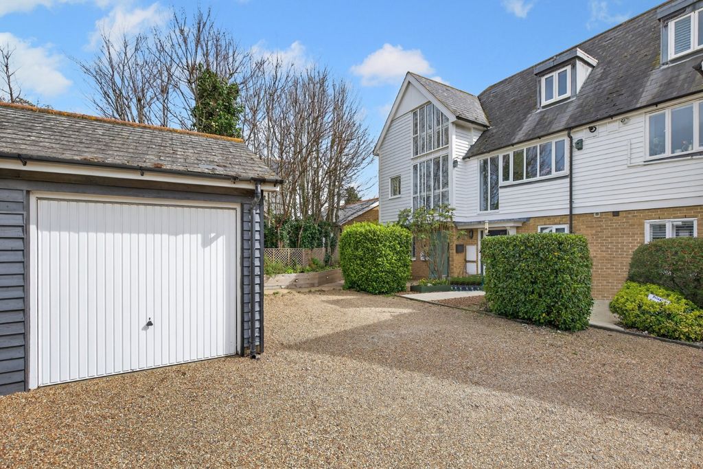 Property photo 1 of 15 1 Saxon Shore