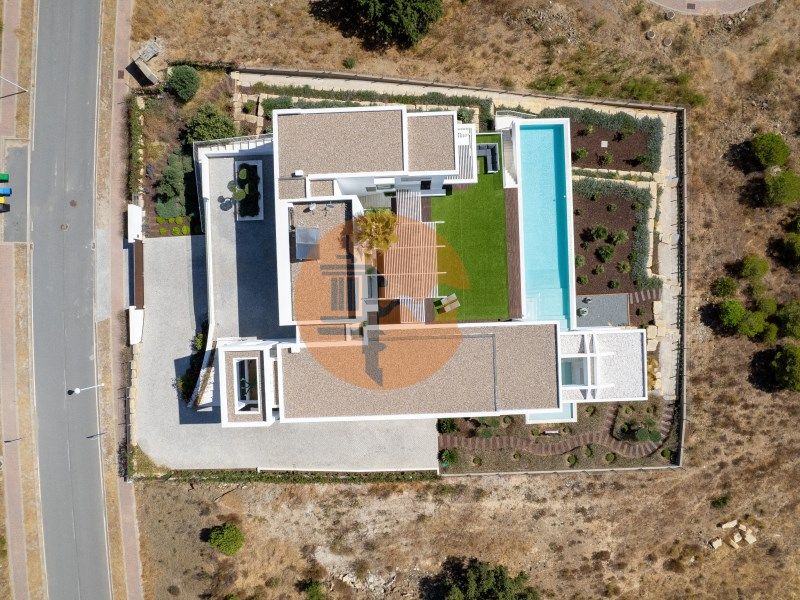 Property photo 2 of 86