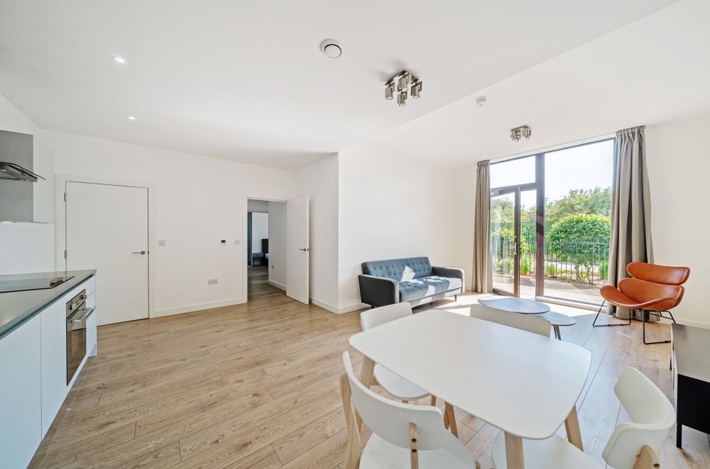 Property photo 2 of 26 1290643-20-6824A7...