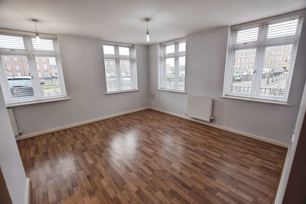 Property photo 3 of 15 Lounge/Diner