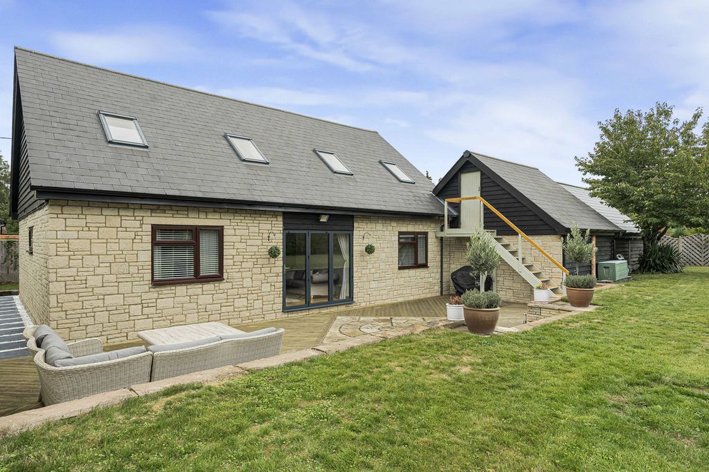 Property photo 2 of 37