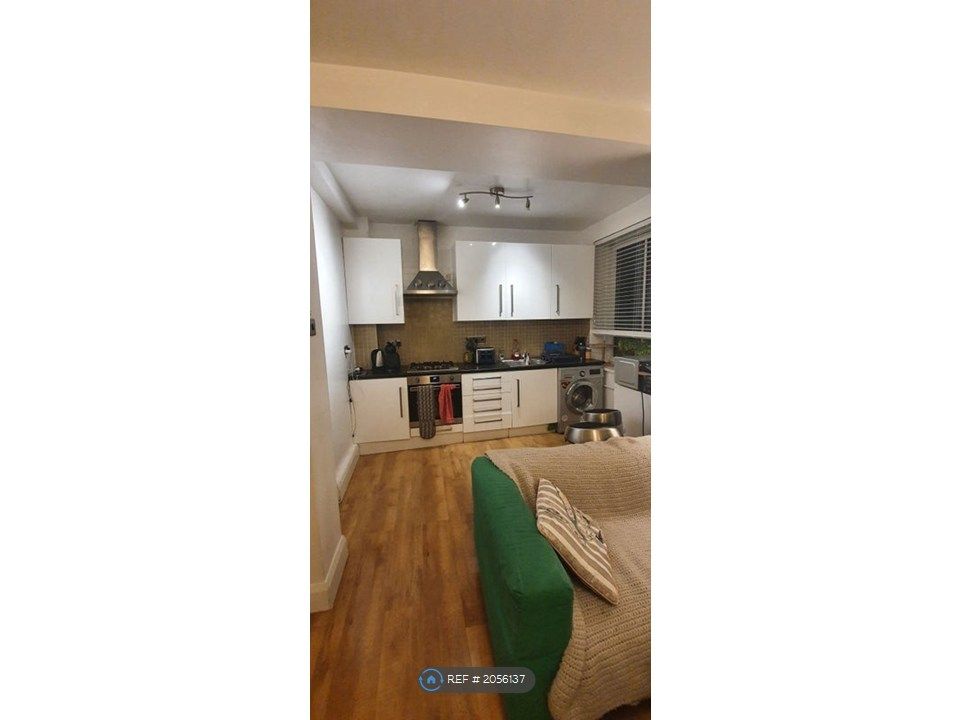 Property photo 2 of 6 Lounge Kitchen