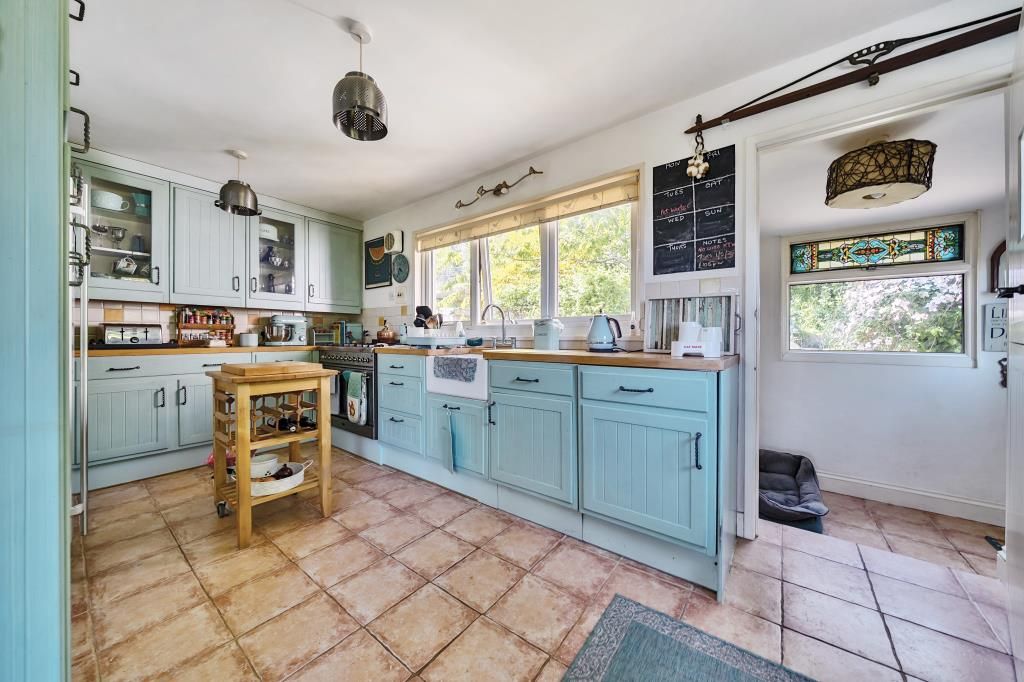 Property photo 2 of 27 Kitchen