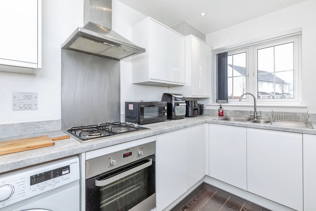 Property photo 2 of 20 Kitchen