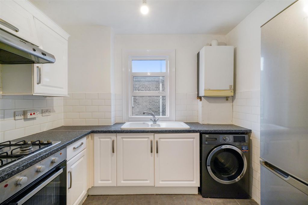 Property photo 2 of 8 Separate Fitted Kitchen