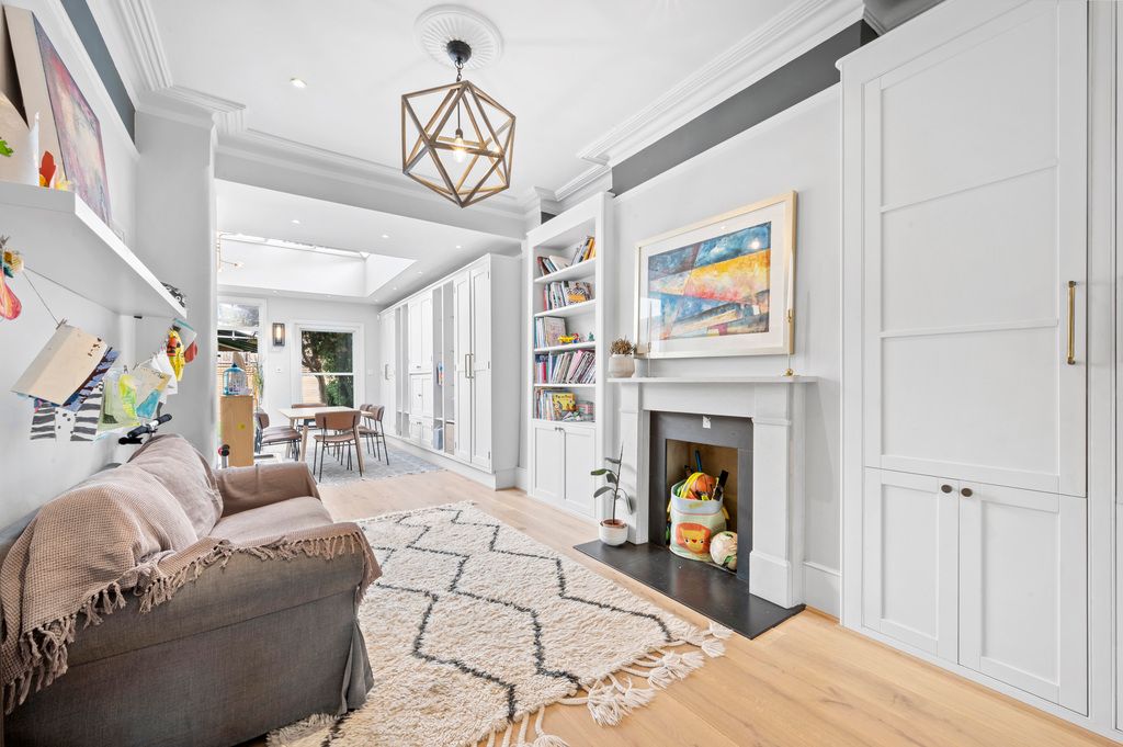 Property photo 3 of 11