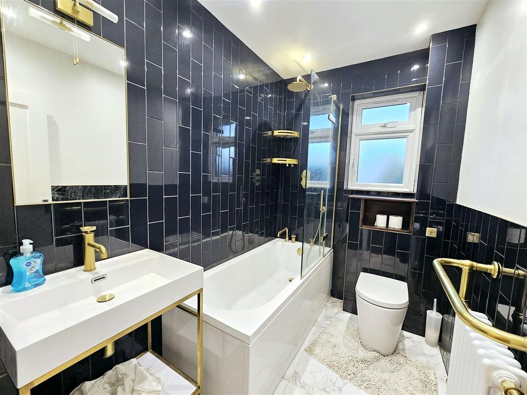 Property photo 3 of 12 Bathroom