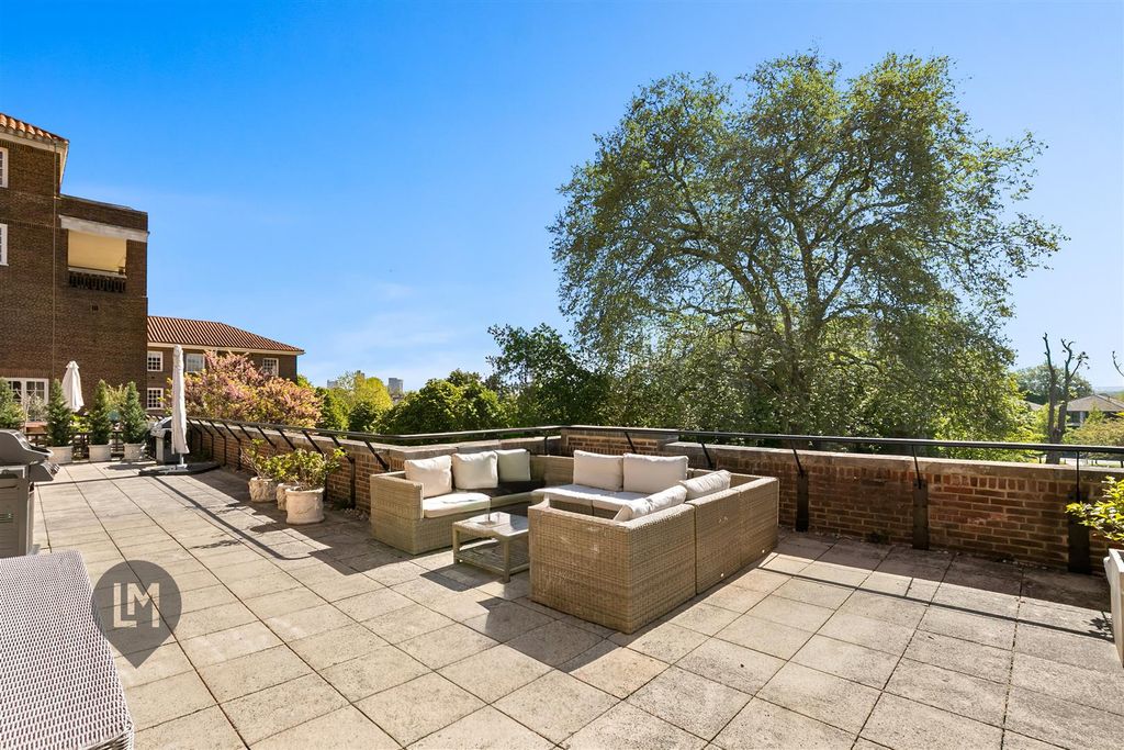 Property photo 3 of 10 Terrace
