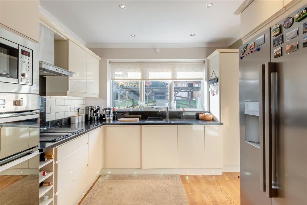 Property photo 3 of 49 8667453-Interior13.Jpg