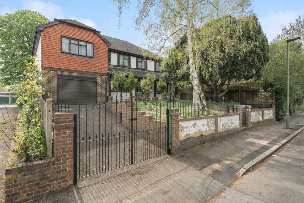 Property photo 1 of 24