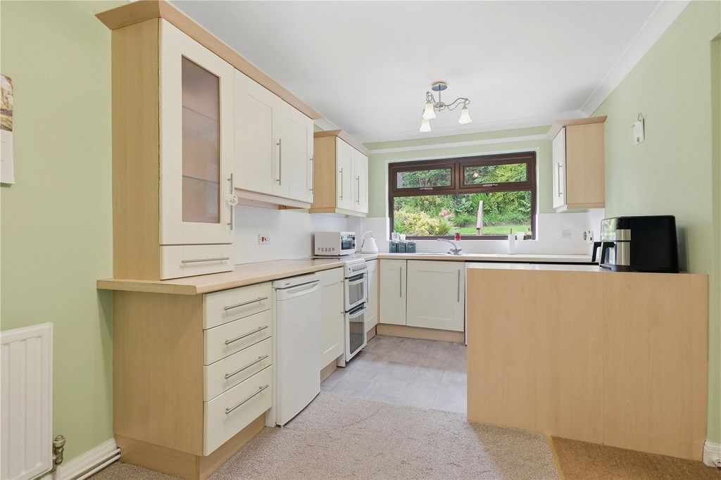 Property photo 3 of 19 Kitchen