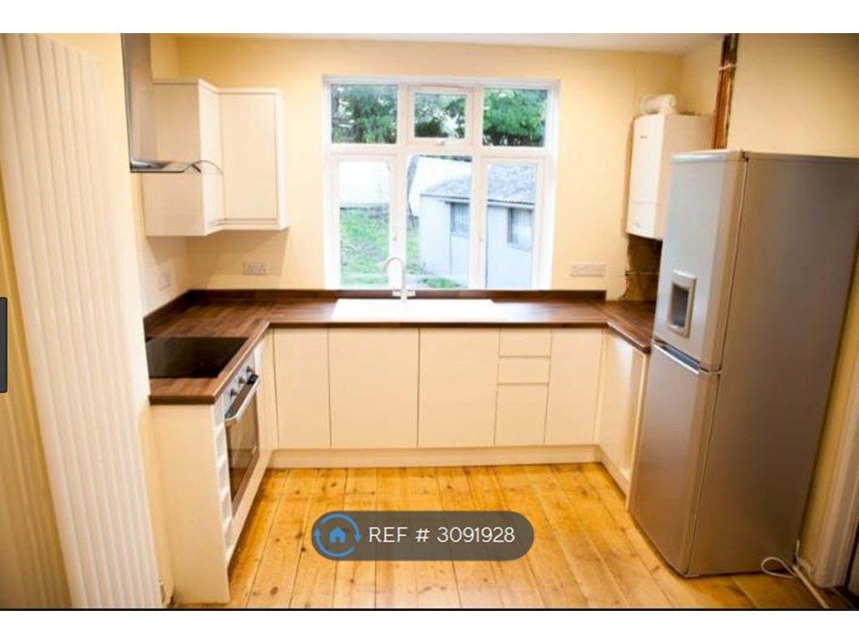 Property photo 1 of 10 Kitchen