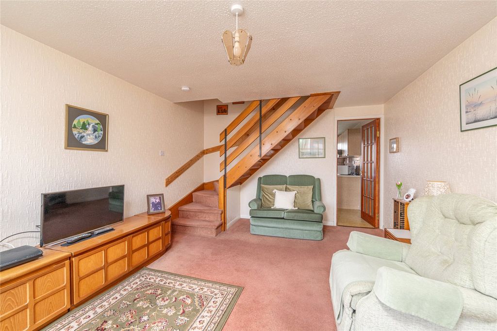 Property photo 3 of 18 Lounge Alt