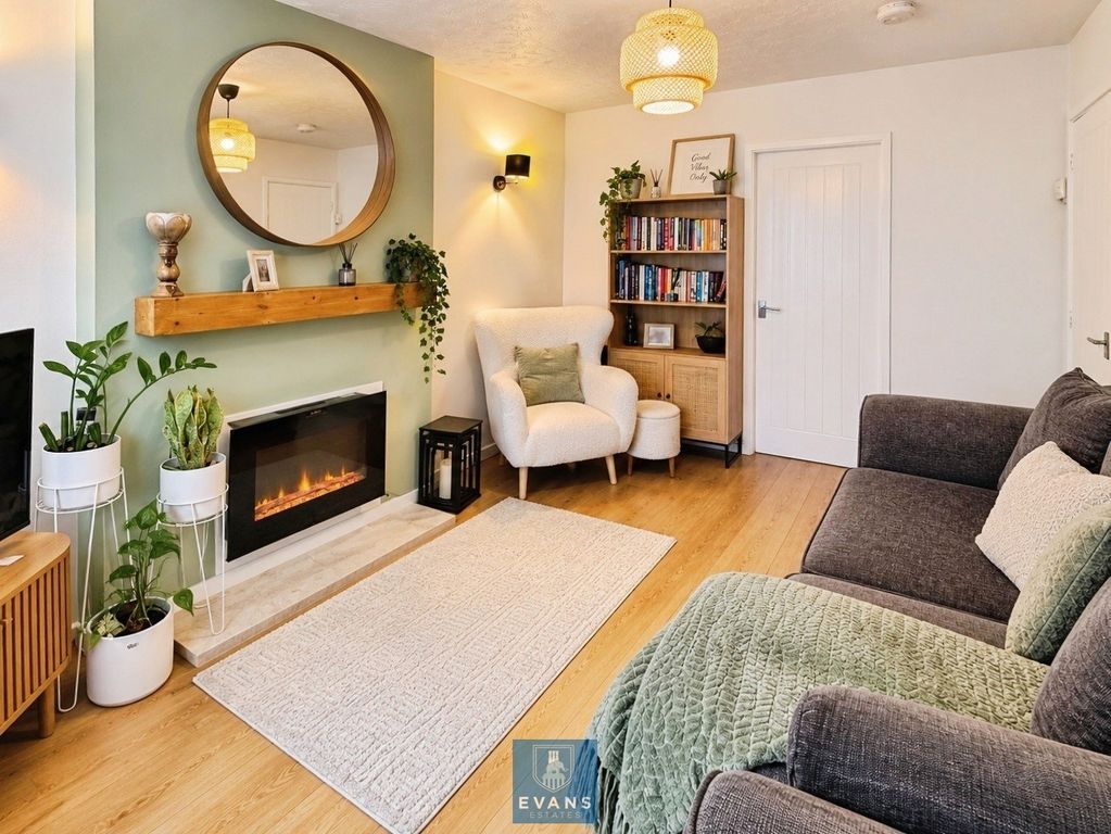 Property photo 2 of 12 Lounge