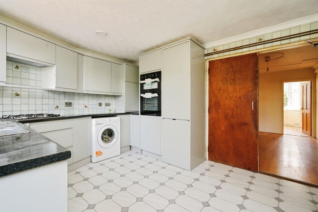Property photo 3 of 16