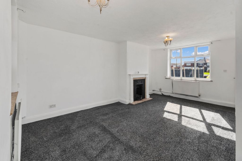 Property photo 2 of 34