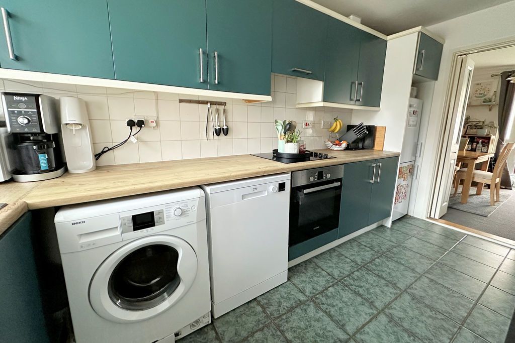 Property photo 3 of 18 Kitchen