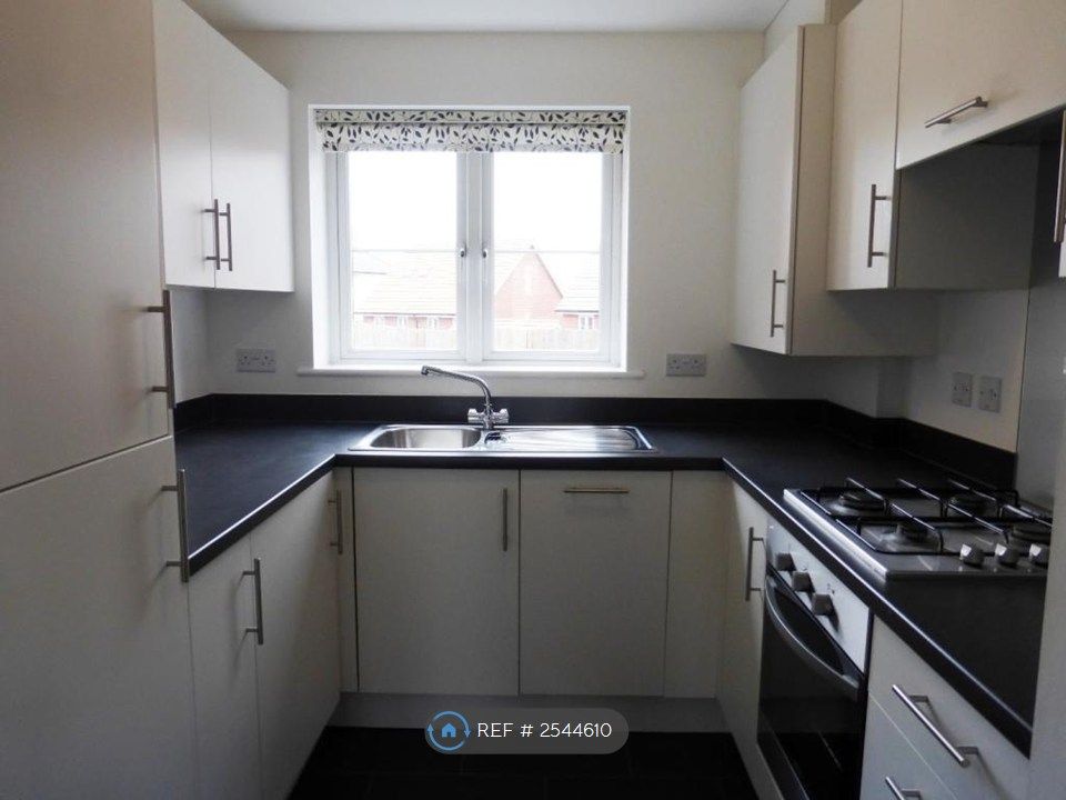 Property photo 2 of 9 Kitchen
