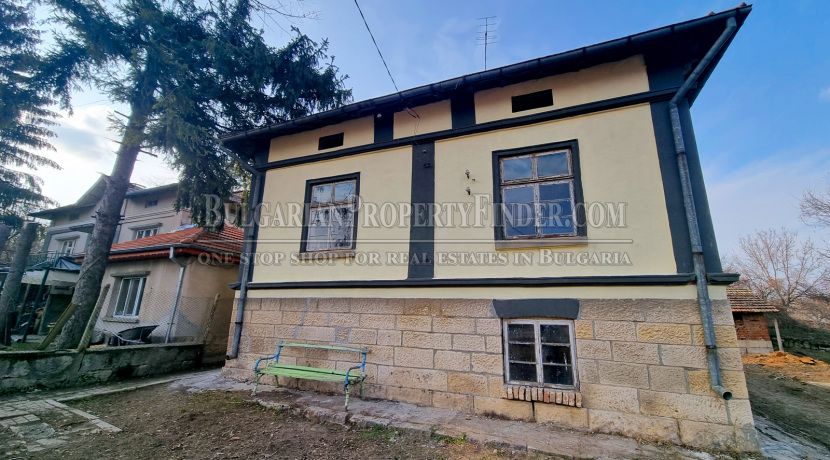 Property photo 1 of 8
