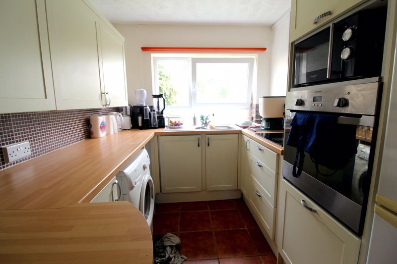 Property photo 2 of 6 Kitchen
