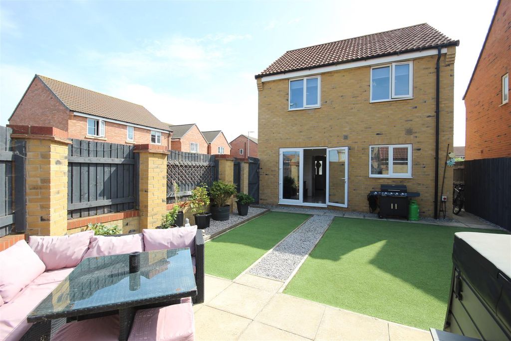 Property photo 2 of 21 Outside