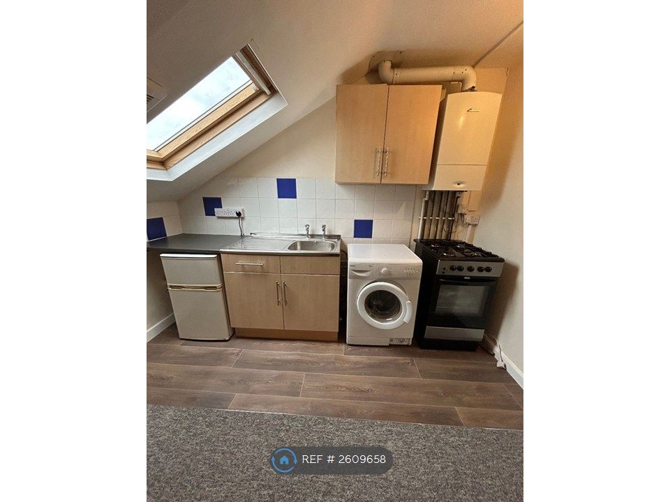 Property photo 2 of 9 Kitchen