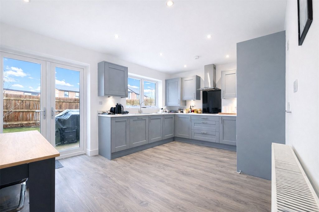 Property photo 2 of 13 Picture No. 18