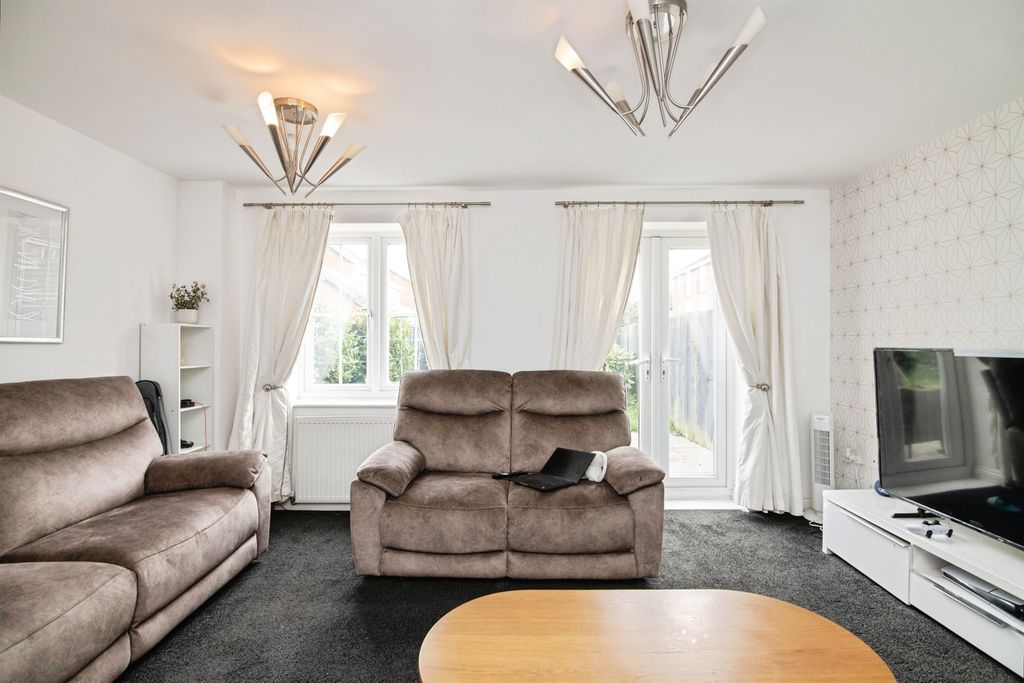 Property photo 2 of 17