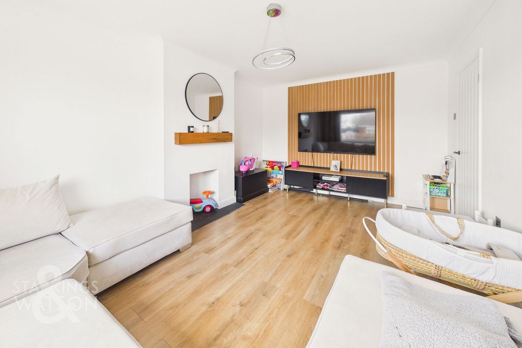 Property photo 2 of 20