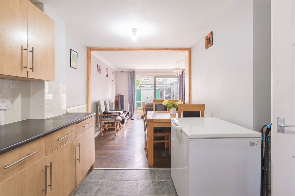 Property photo 3 of 20