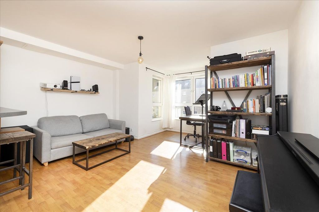 Property photo 2 of 18