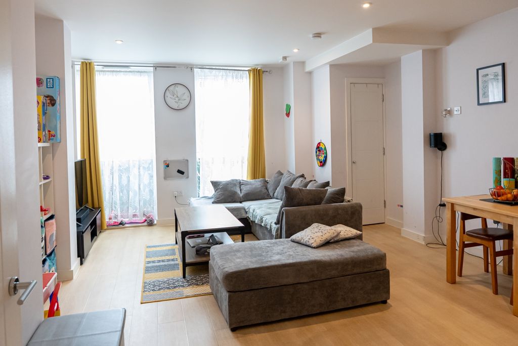Property photo 1 of 9 No 1