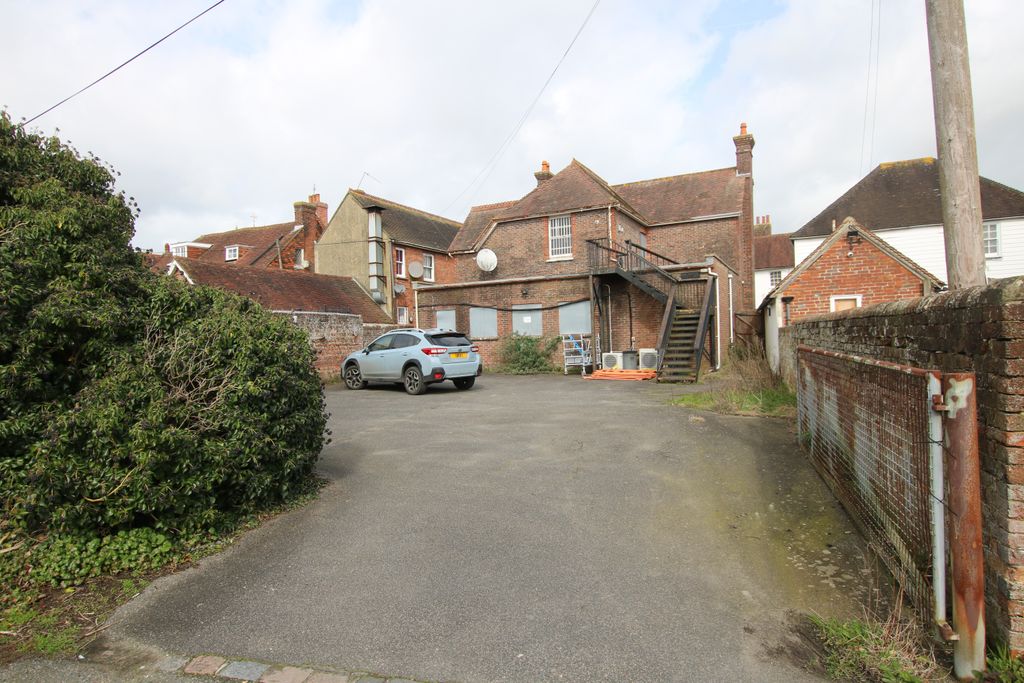 Property photo 2 of 22 8Marketstreeta