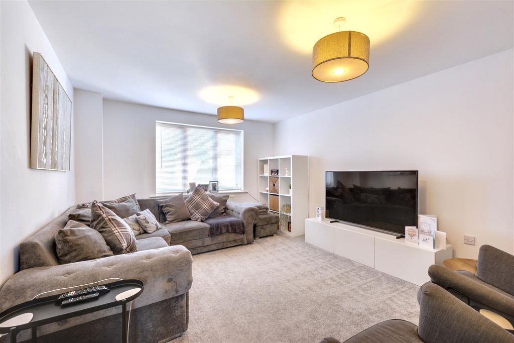 Property photo 3 of 25 Lounge_1.Jpeg