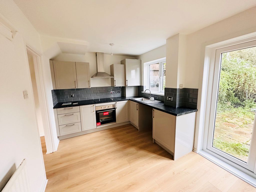 Property photo 3 of 8 Balcony