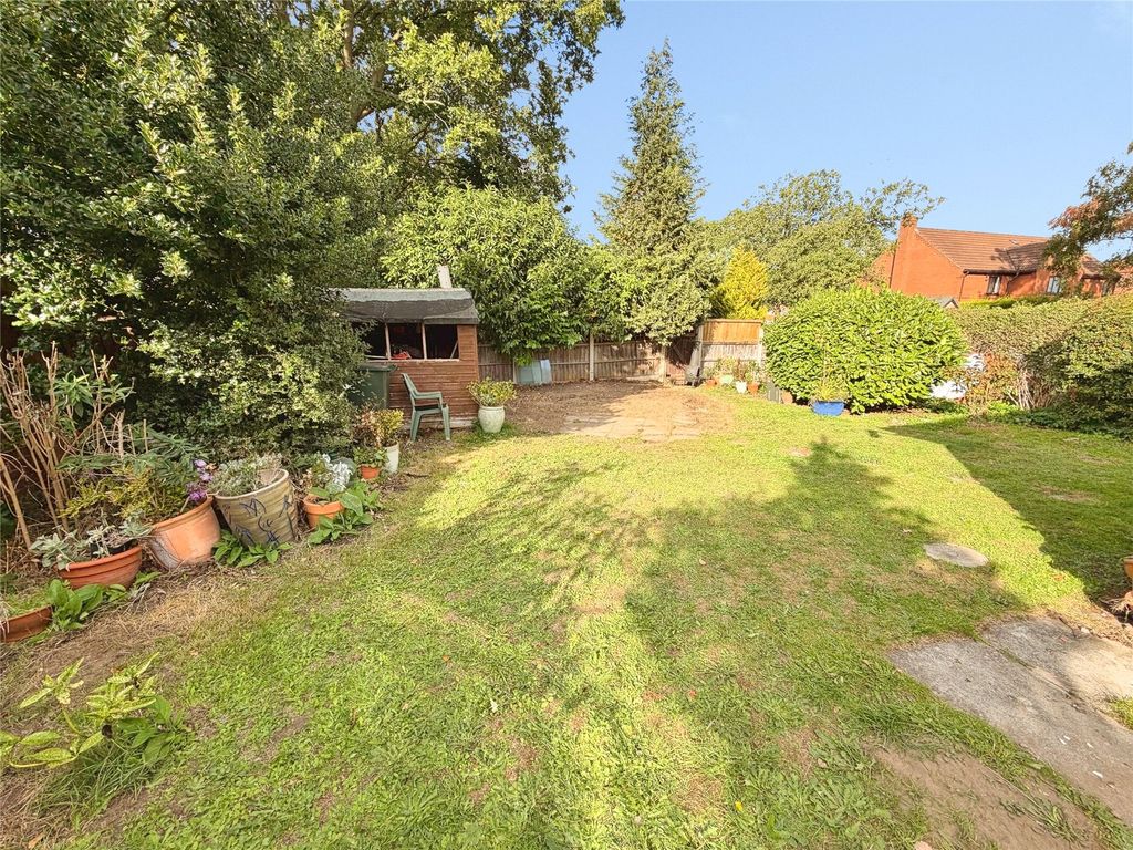 Property photo 3 of 16 Gardens