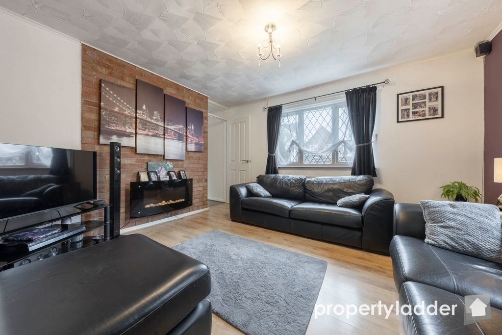 Property photo 2 of 18 Pl