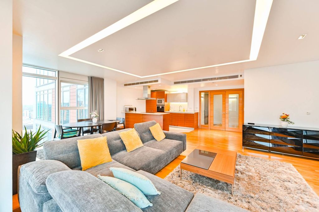 Property photo 2 of 21