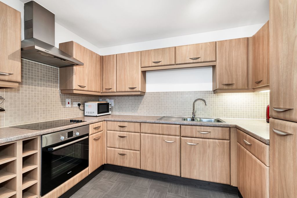 Property photo 3 of 11 Kitchen