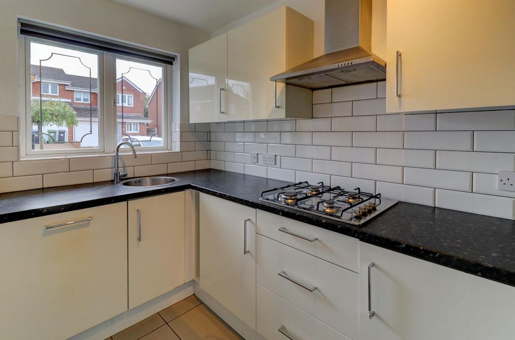 Property photo 3 of 20 Kitchen