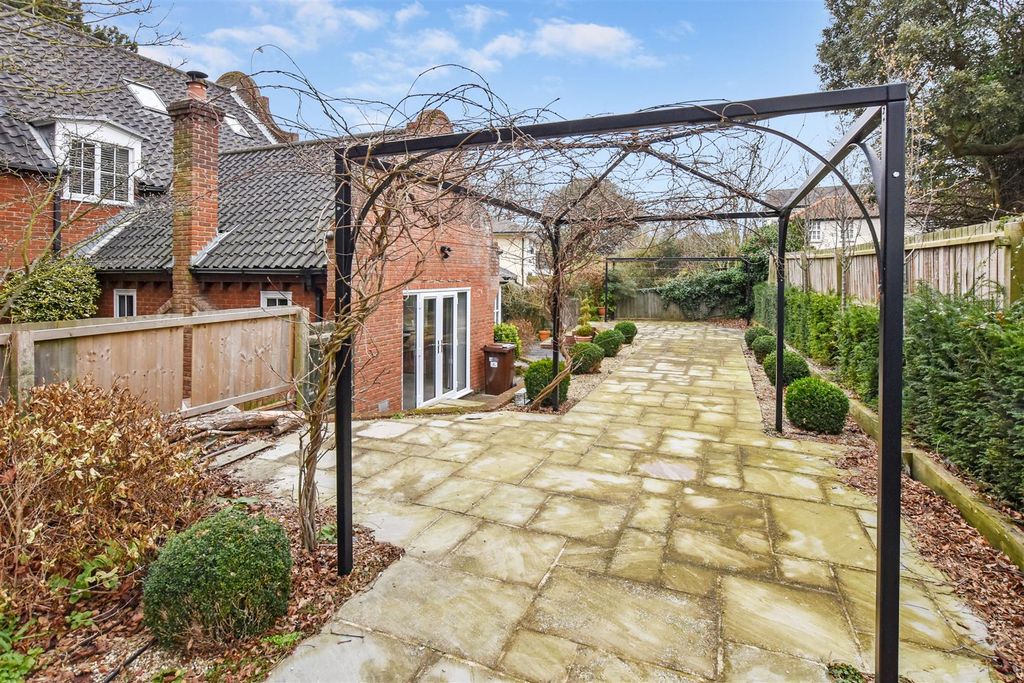 Property photo 3 of 16 Patio-2.Jpg