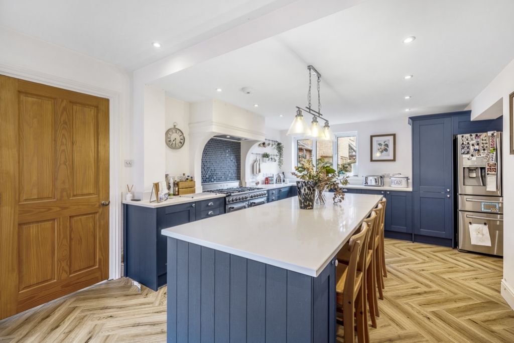 Property photo 2 of 27 32 Lincoln Road (Metheringham)-11