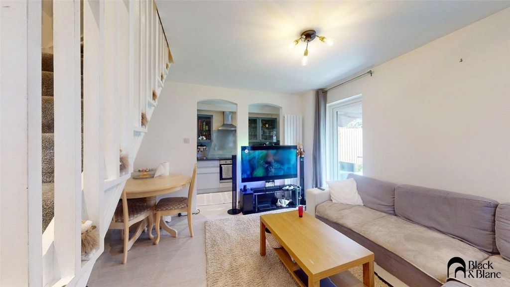 Property photo 1 of 6 Living Room