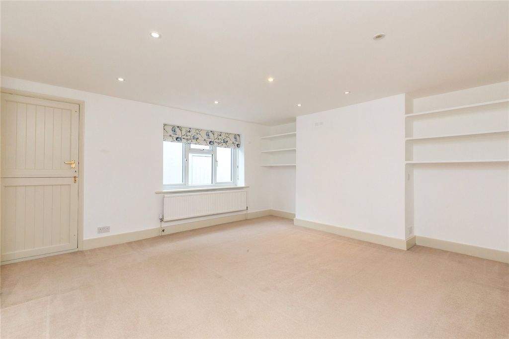Property photo 3 of 17 Bedroom