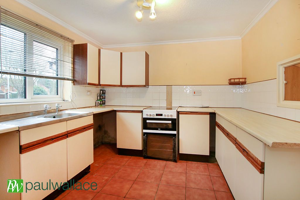 Property photo 3 of 12 Kitchen