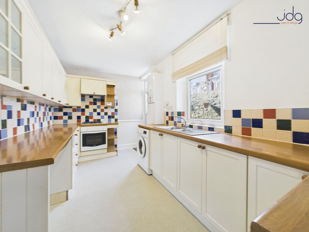 Property photo 2 of 18 Kitchen