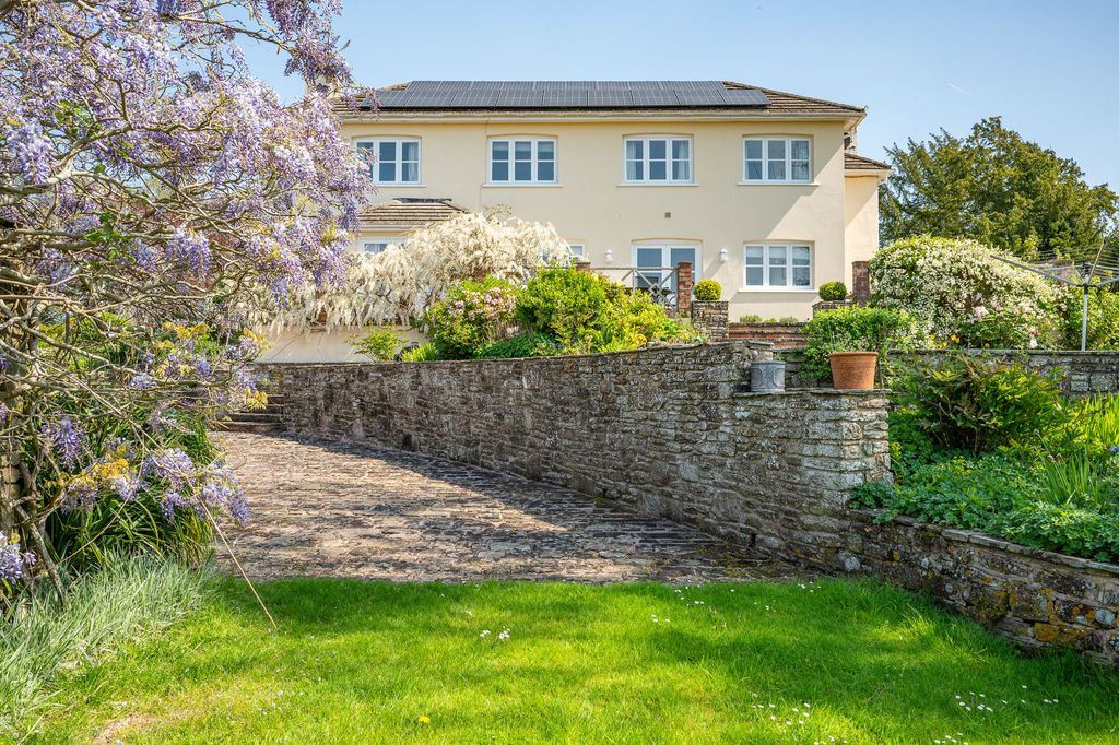 Property photo 3 of 34