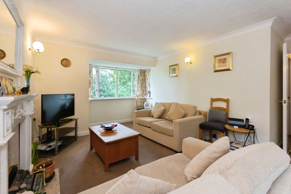 Property photo 3 of 16 Living